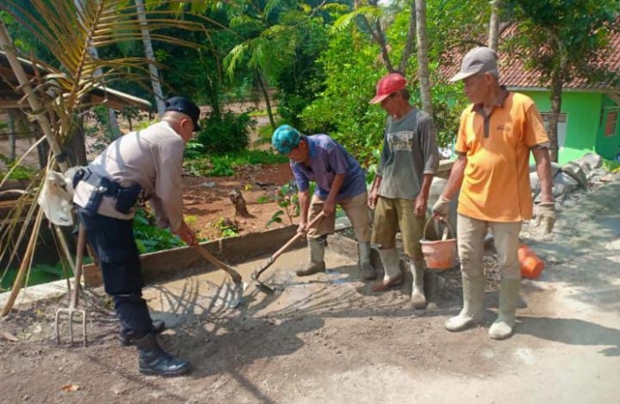 Berikan Rasa Nyaman, Polsek Sukadana Polres Ciamis Patroli ke Pemukiman Warga di Siang Hari