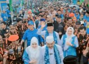 Antusias Masyarakat Tanjung Jabung Barat Mengiringi Ustadz Anwar Sadat (UAS) dan Katamso Menuju Kantor KPU Tanjung Jabung Barat