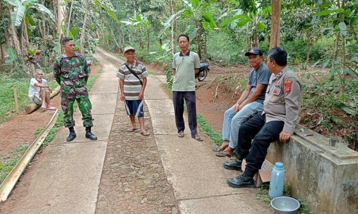 Cipta Kondisi, Polsek Sukadana Polres Ciamis Monitoring Pembangunan TPT di Dusun Ciparay