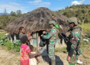 Satgas Yonif 323 Berbagi Kasih Dalam Rangka HUT TNI Ke-79 di Kampung Aminggaru