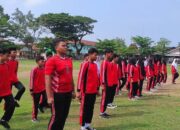 Babinsa Berikan Pelatihan Baris Berbaris, Tingkatkan Kedisiplinan dan Semangat Generasi Muda