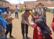 Polres Tasikmalaya Kota Kembali Bagikan Makan Sehat Bergizi Gratis kepada Siswa SDN Sukamukti Kecamatan Cisayong