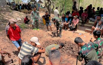 Satgas Pamtas RI-RDTL Sektor Barat Bantu Warga Galang Kebersamaan