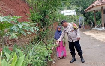 Dukung Program Asta Cita, Polsek Kawali Polres Ciamis Ajak Warga Jadikan Lahan Produktif