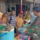 Satgas Yonif 642/Kps Dukung Program Pemerintah Dengan Membagikan Makanan Bergizi di Papua