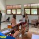 Ajarkan Cara Berhitung Dengan Penuh Kegembiraan, Satgas Yonif 131/BRS Belajar Bersama Murid-Murid Di SD Kampung Mosso, Perbatasan Papua