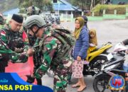 Jumat Berkah, Satgas Yonif 715/Mtl Berbagi Ta’jil Kepada Masyarakat Puncak Jaya