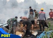 Si Jago Merah Lahap Rumah Panjang, Satgas Yonzipur Lakukan Pemadaman Kebakaran Bersama Masyarakat