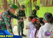 Menanamkan Jiwa Nasionalisme kepada pelajar di perbatasan RI-PNG, Satgas Yonif 131/Brajasakti Melatih Murid SD Inpres Skow Sae Upacara Bendera