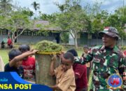 Ajarkan Kebersihan Sejak Dini, Satgas Yonif 131/BRS Ajak Anak SD Inpres PIR V Gotong Royong Bersihkan Lingkungan Sekolah