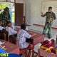 Tidak Hanya Menjaga Perbatasan, Satgas Yonif 131/Brajasakti Juga Bantu Cerdaskan Anak-Anak Papua