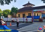 Pelayanan Masyarakat, Polsek Cijeungjing Polres Ciamis Bantu Anak Menyebrang di Area Sekolah