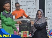 Bupati Mesuji Hj. Elfianah Serahkan Bantuan untuk Korban Bencana Angin Kencang di Desa Sungai Badak