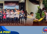 Semangat Hari Bhayangkara Ke 79, Polsek Cikijing Bersama Komunitas Bagong Mogok Gelar Kebersihan Mako