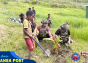 Menebar Harapan Untuk Masa Depan Hijau Papua, Satgas TNI Tanam Pohon Kelapa bersama Warga Wuloni