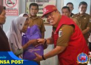 Ketua PMI Lampung Timur Azwar Hadi Salurkan Bantuan Beras di Way Bungur