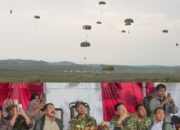 Ratusan Peterjun Kostrad Hiasi Langit Kota Timah Babel