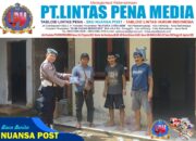 Tingkatkan Profesionalitas, Polsek Sukadana Bagikan Barcode Propam Polri di Area Publik