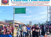 Kegiatan Kepala SMAS Kurnia Jaya Bersama Siswa dan Majelis Guru Melaksanakan Berbagi Takjil