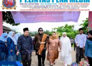Bupati Bengkalis Dampingi Anggota DPR RI Dewi Juliani Serahkan Bantuan Sembako dan Pompanisasi di Kecamatan Pinggir