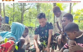 Satgas TMMD Kodim 1710/Mimika Tanamkan Kepedulian Lingkungan Lewat Penanaman Mangrove Bersama Anak-Anak