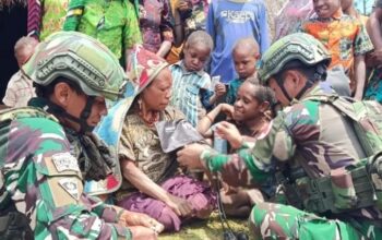 Prajurit Koops TNI Habema Serentak Berikan Pelayanan Kesehatan di Pelosok Papua