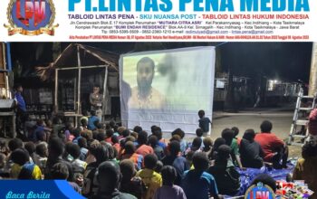 Nonton Bareng Film Edukasi, Satgas TMMD Bagikan Makanan Bergizi kepada Anak-Anak Kampung Keakwa