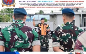 Pastikan Apron Bebas FOD, Personel Lanud Sjamsudin Noor Sisir Benda Asing Jaga Keselamatan Penerbangan Tetap Aman