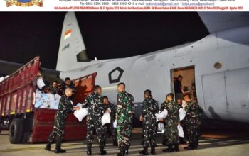 TNI Kirim 27 Ton Bantuan untuk Korban Gempa NTT