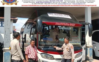 Patroli Rutin Polsek Cikijing, Sambangi sopir Bus Primajasa di Terminal, Tak Lupa Sampaikan Imbauan Kamtibmas.