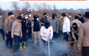Pantau Langsung Perkembangan Karhutla, Komandan Lanud Sjamsudin Noor Bersama Forkopimda Kalsel Turun ke Lapangan Uji Fungsi Inovasi Injeksi Air