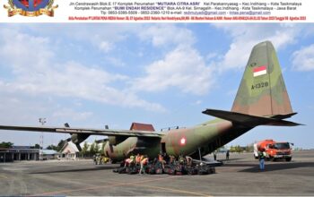 Hercules TNI AU Kembali Tiba di Lanud Sjamsudin Noor, Bawa Ratusan APD Bantuan Kemhan RI dan Masker Dari Puskes TNI AU Untuk Perkuat Penanganan Karhutla Kalsel