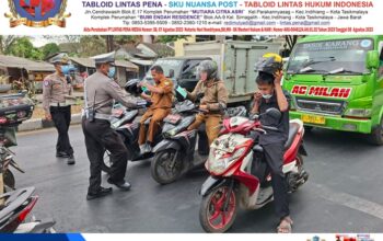 Antisipasi Hujan Abu Vulkanik Gunung Anak Krakatau, Satlantas Polres Tasikmalaya Kota Bagikan Masker