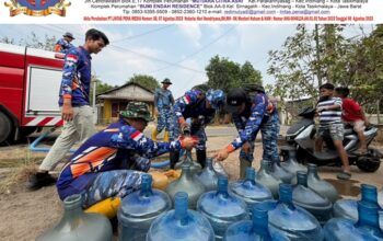 Kepedulian Tak Pernah Surut, Lanud Sjamsudin Noor Kembali Salurkan Air Bersih bagi Warga