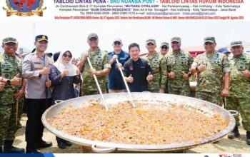 Wakil Panglima TNI Bagikan Sembako dan Tinjau Masak Kuali Merah Putih Bobon Santoso, Perkuat Kebersamaan TNI dan Rakyat